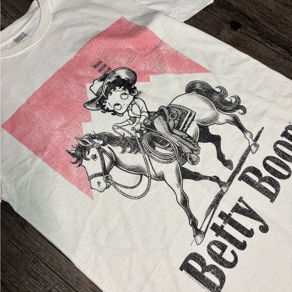 Betty Boop White Tee with Red & Black Vintage Graphic- New! Size M Oversized Fit - Picture 5 of 8